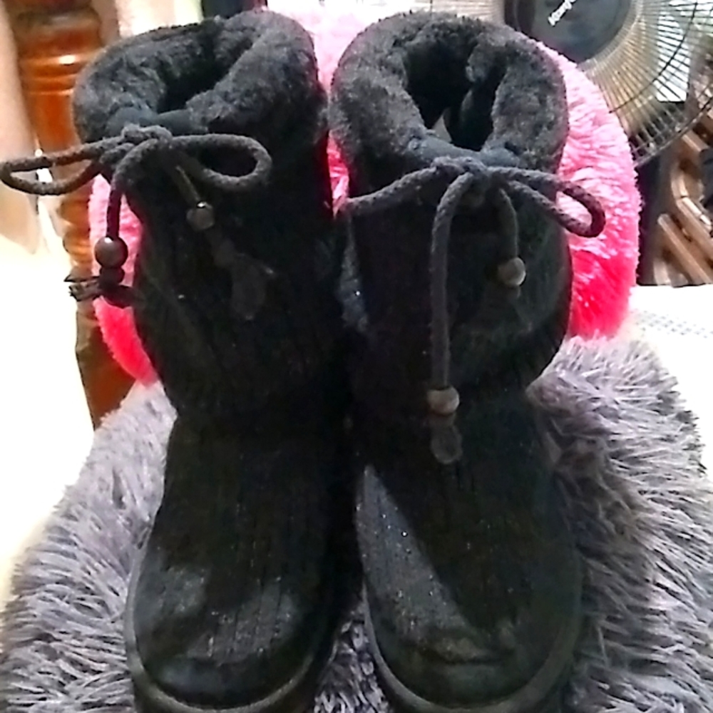 Skechers Australia boots sizes 8